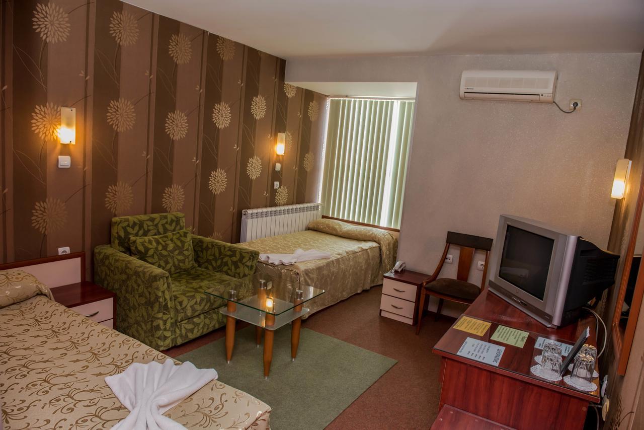 Hotel Kapri Ямбол Экстерьер фото