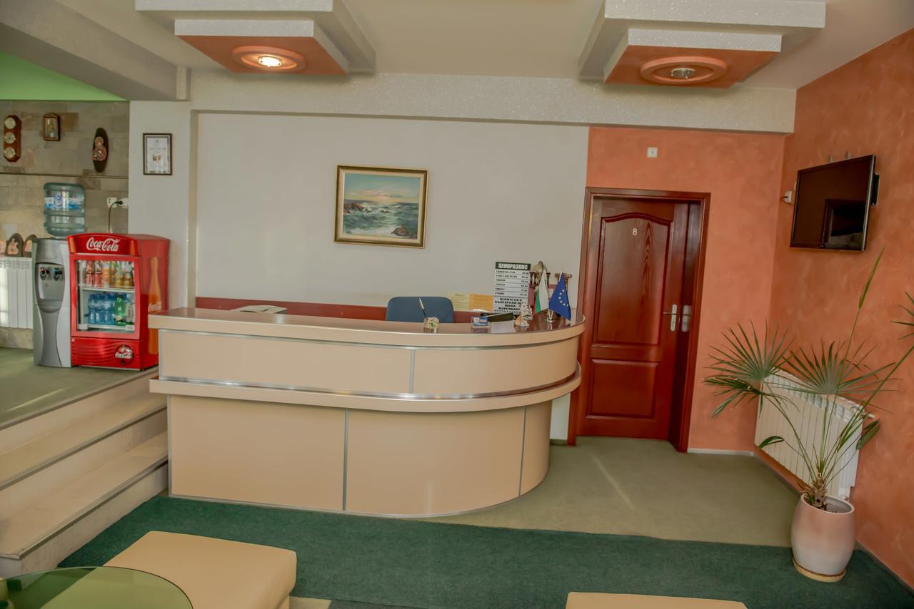 Hotel Kapri Ямбол Экстерьер фото